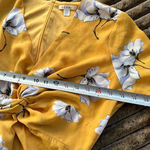5 for $45 Miami Dress Floral Women Size M Yellow - Picture 6 of 7